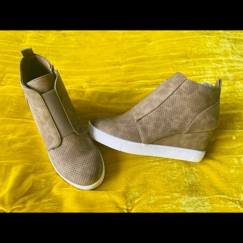 Beige wedge gym shoes